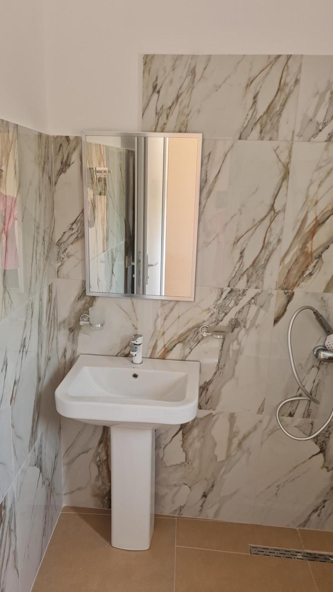 Sol Apartments Gjiri Lalzit Durrës 外观 照片