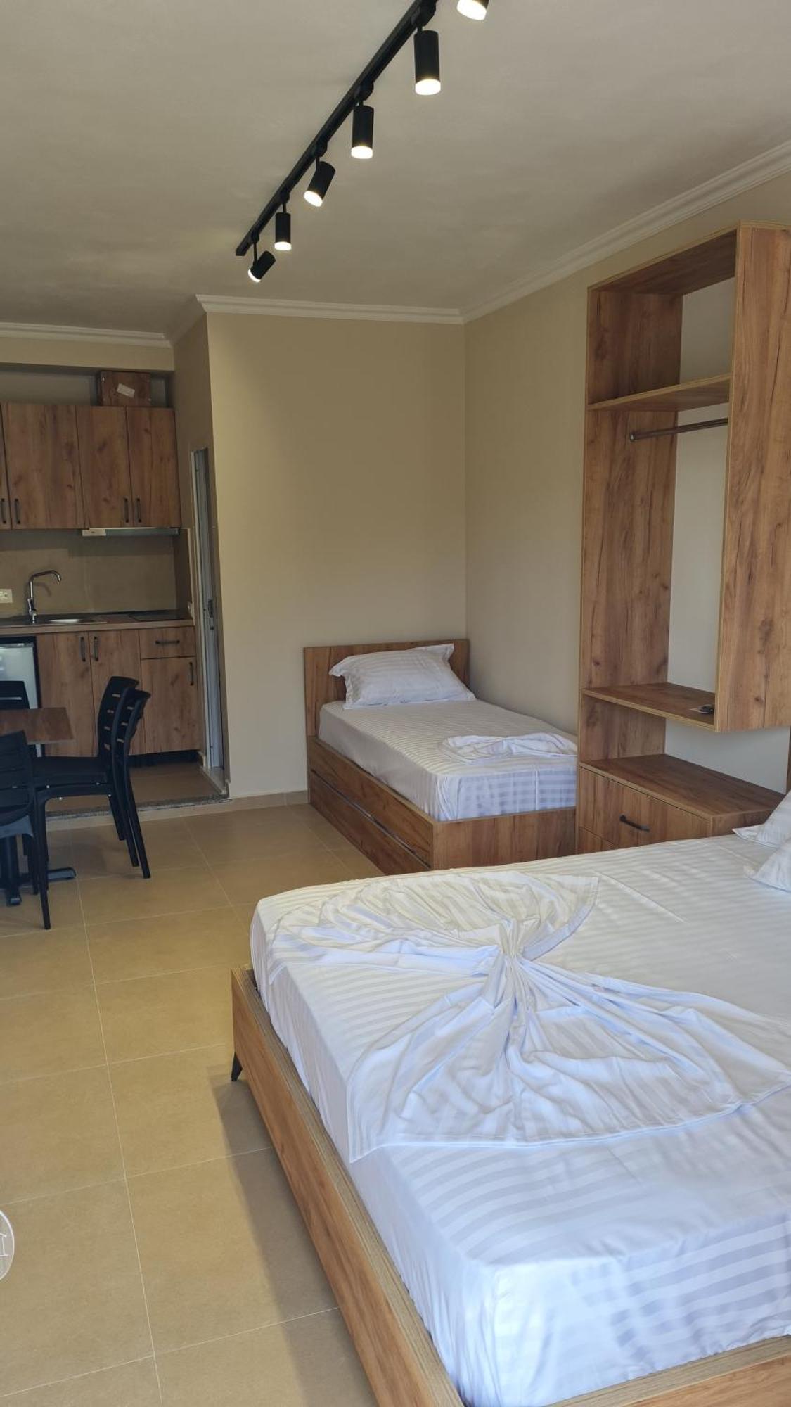 Sol Apartments Gjiri Lalzit Durrës 外观 照片