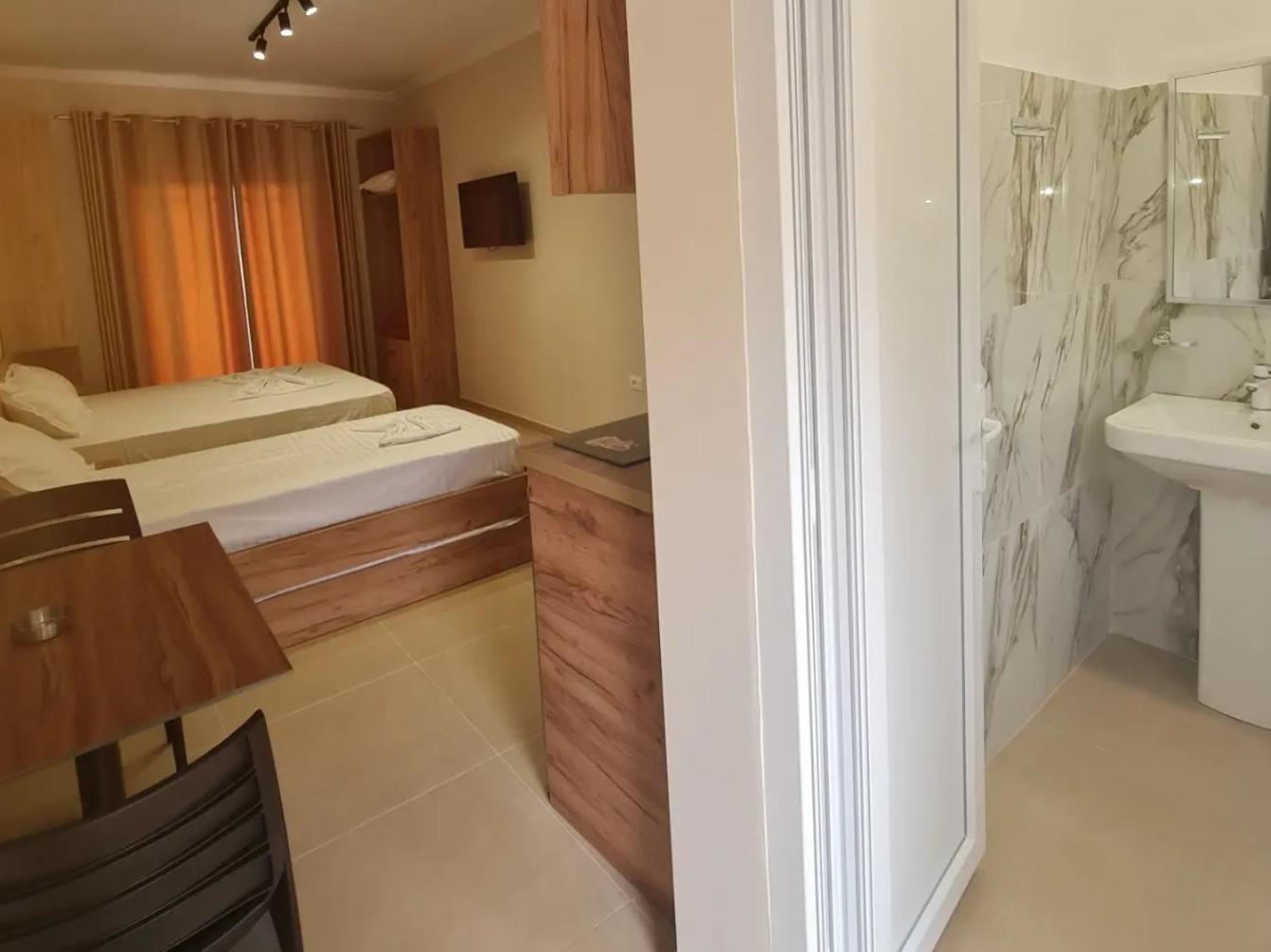 Sol Apartments Gjiri Lalzit Durrës 外观 照片